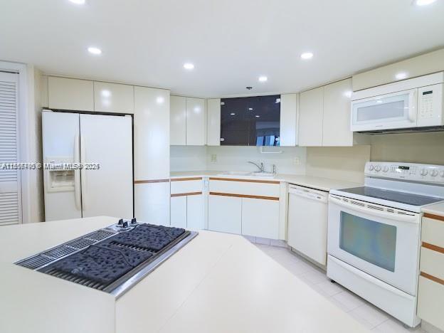 ANCHOR BAY CLUB CONDO - Residential Lease