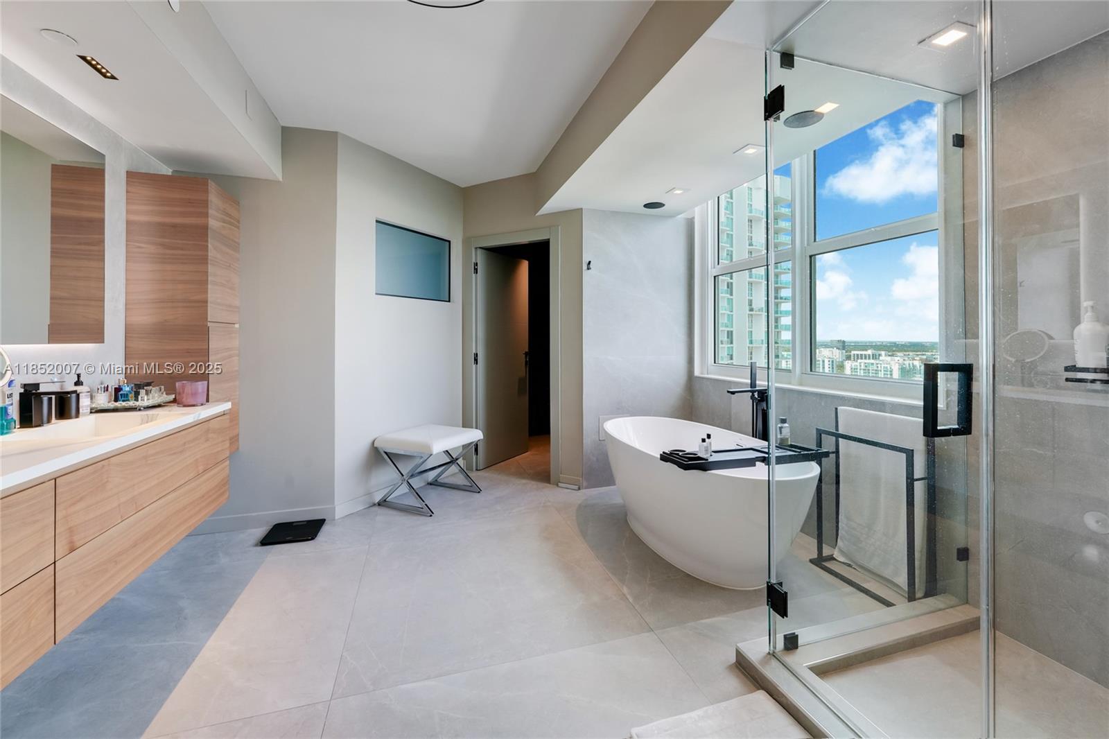 THE PENINSULA CONDO - Residential