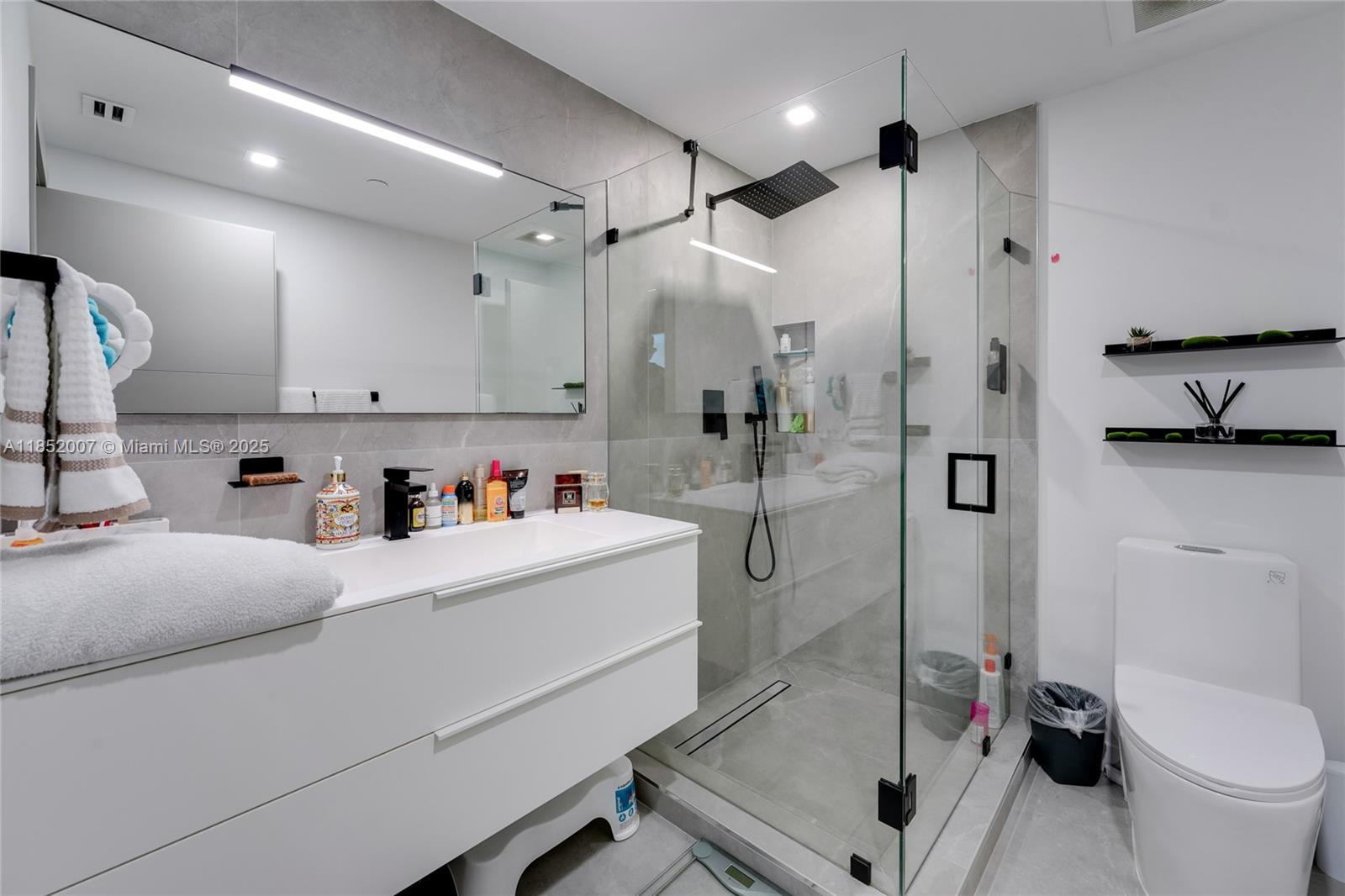 THE PENINSULA CONDO - Residential