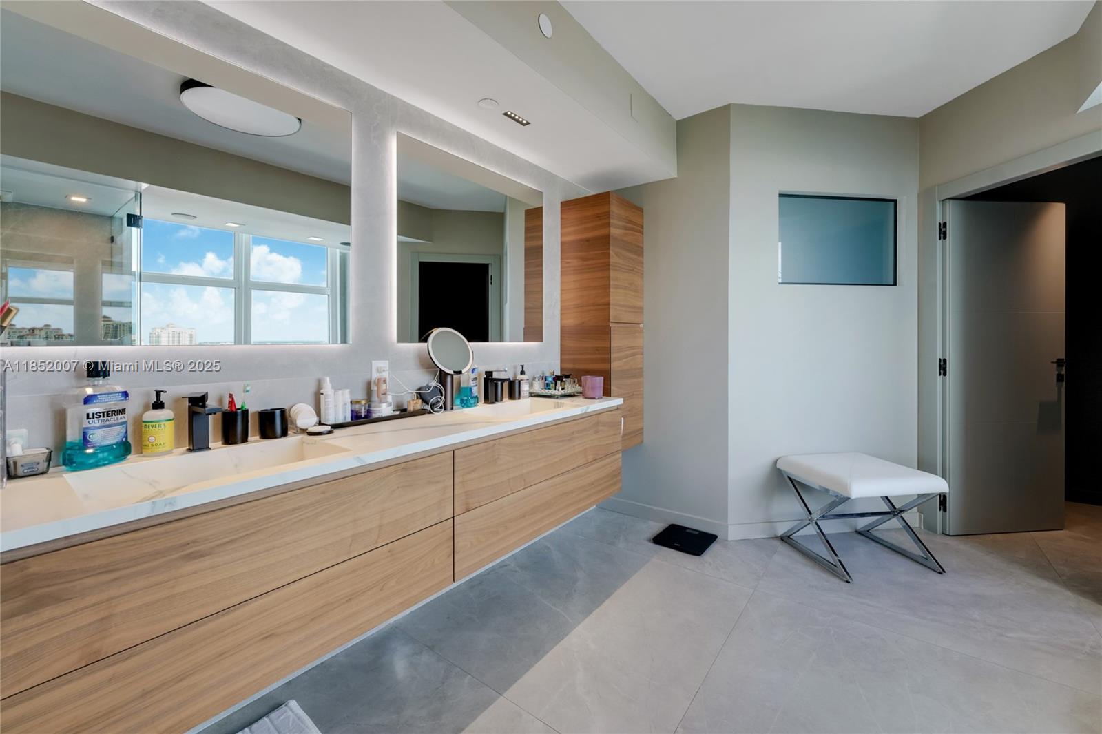 THE PENINSULA CONDO - Residential