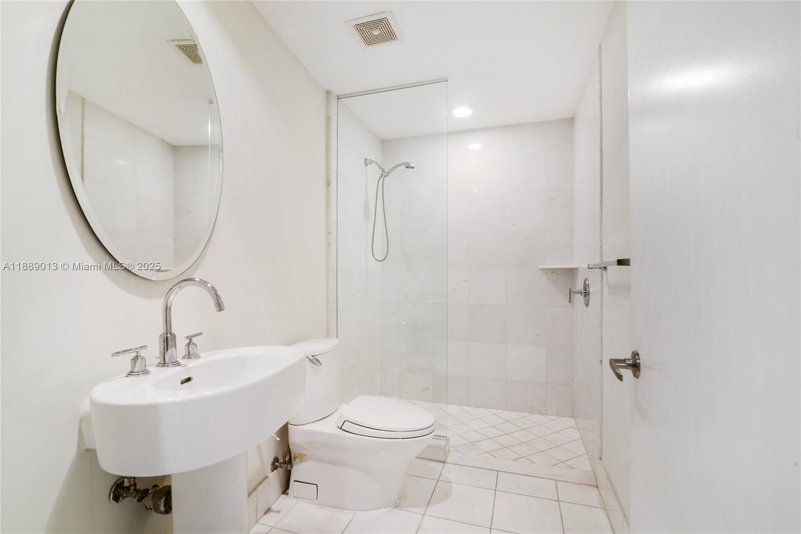 ARTECH RESIDENCES AT AVEN - Residential Lease