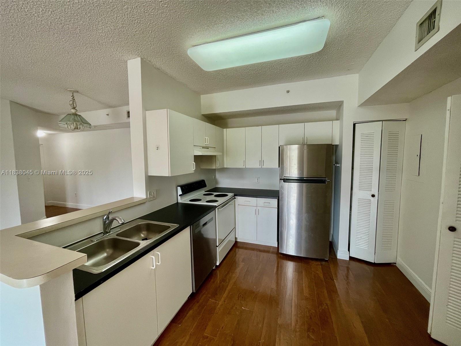 COURTYARDS AT DAVIE CONDO - Residential Lease