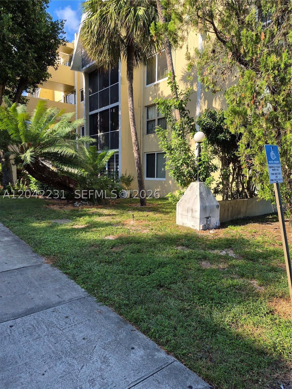 942 NE 199th St 4G