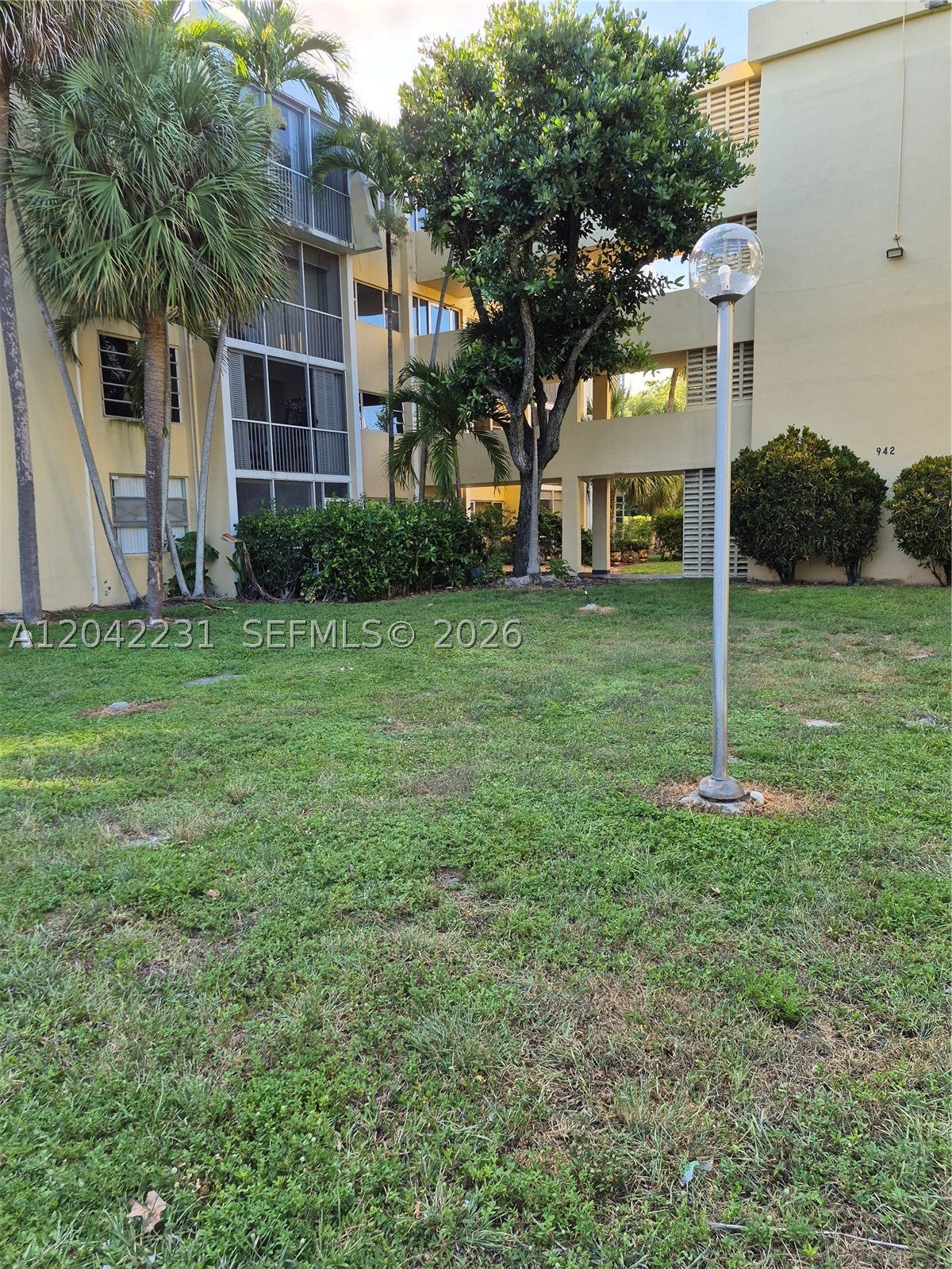 942 NE 199th St 4G