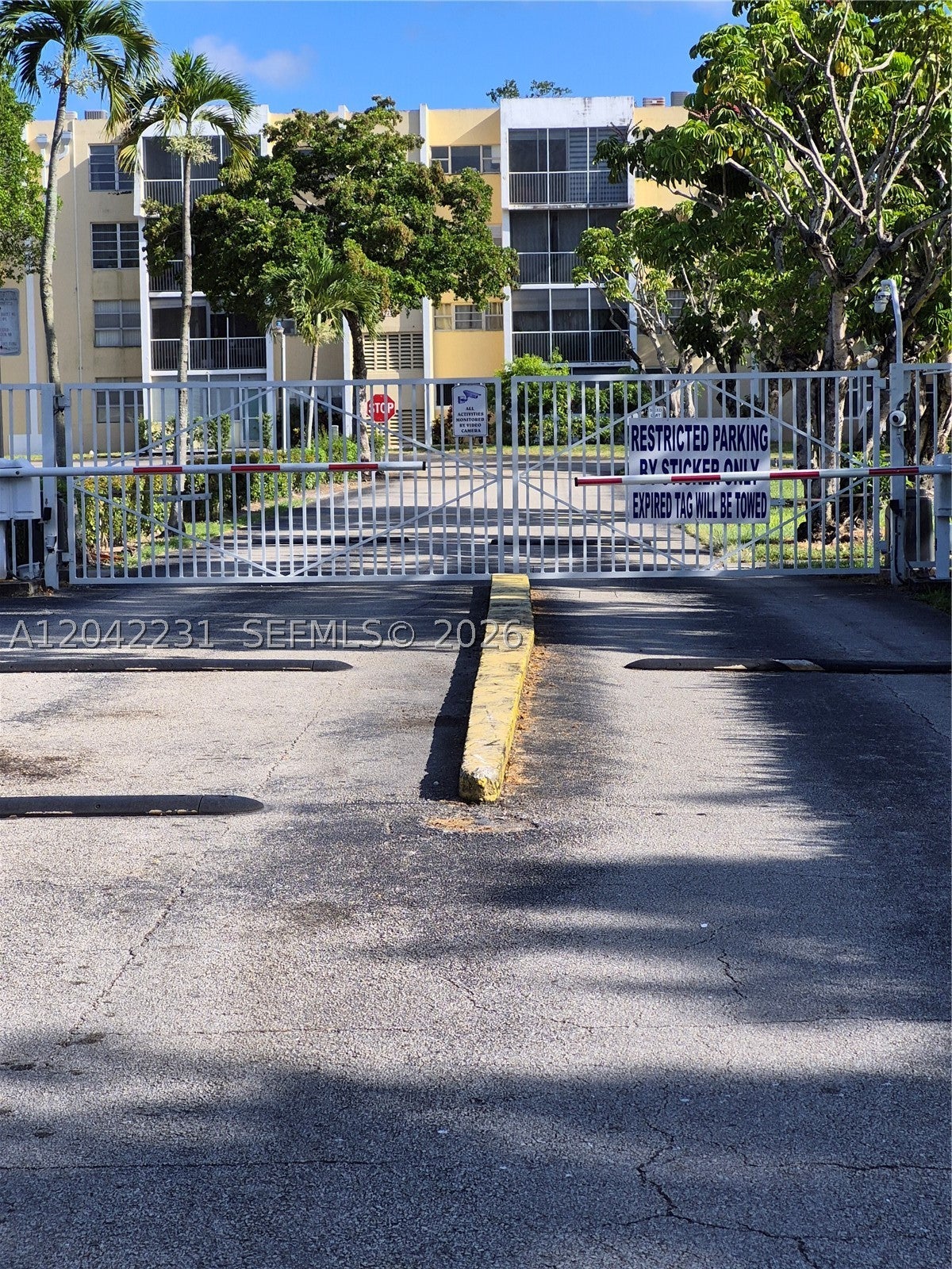942 NE 199th St 4G
