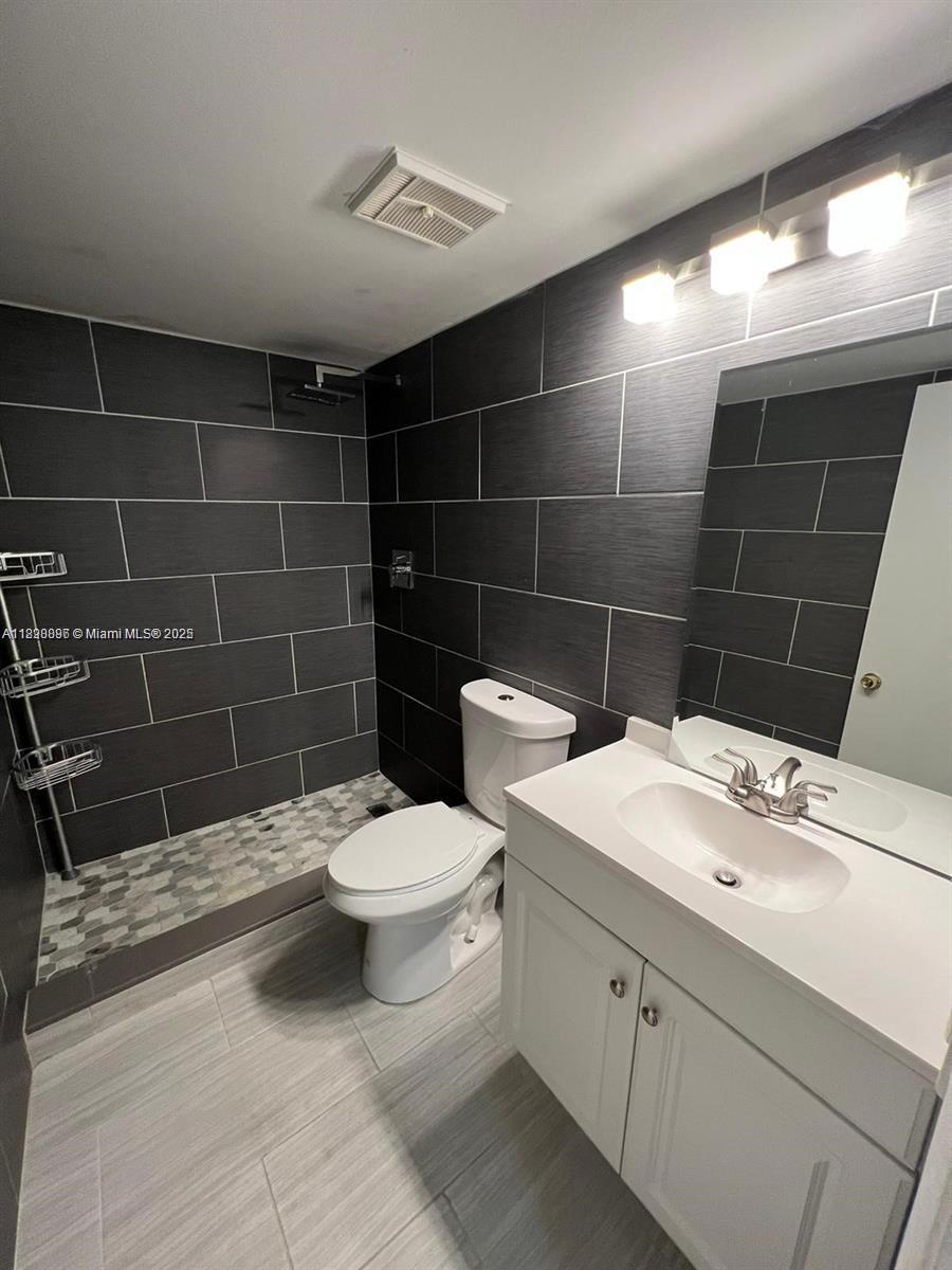 VILLAS DE VENEZIA CONDO - Residential