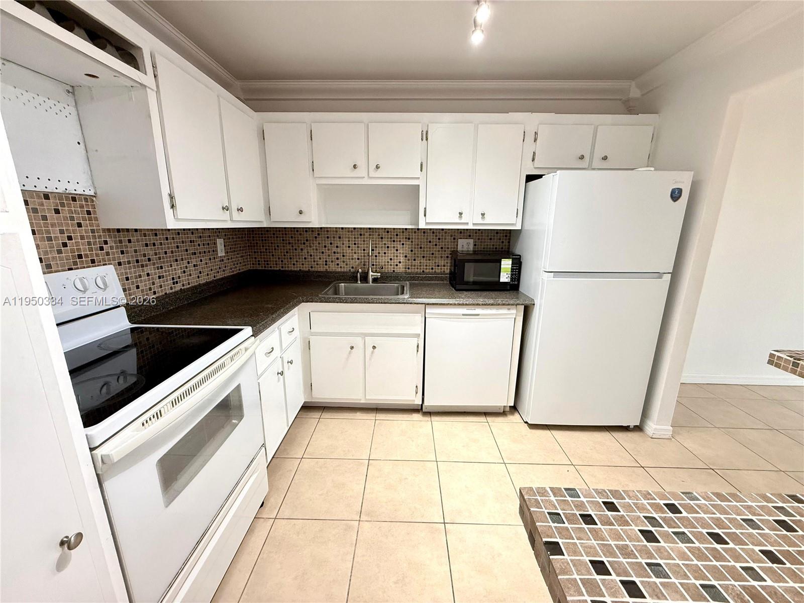 WATERGATE CONDOMINIUM NO - Residential