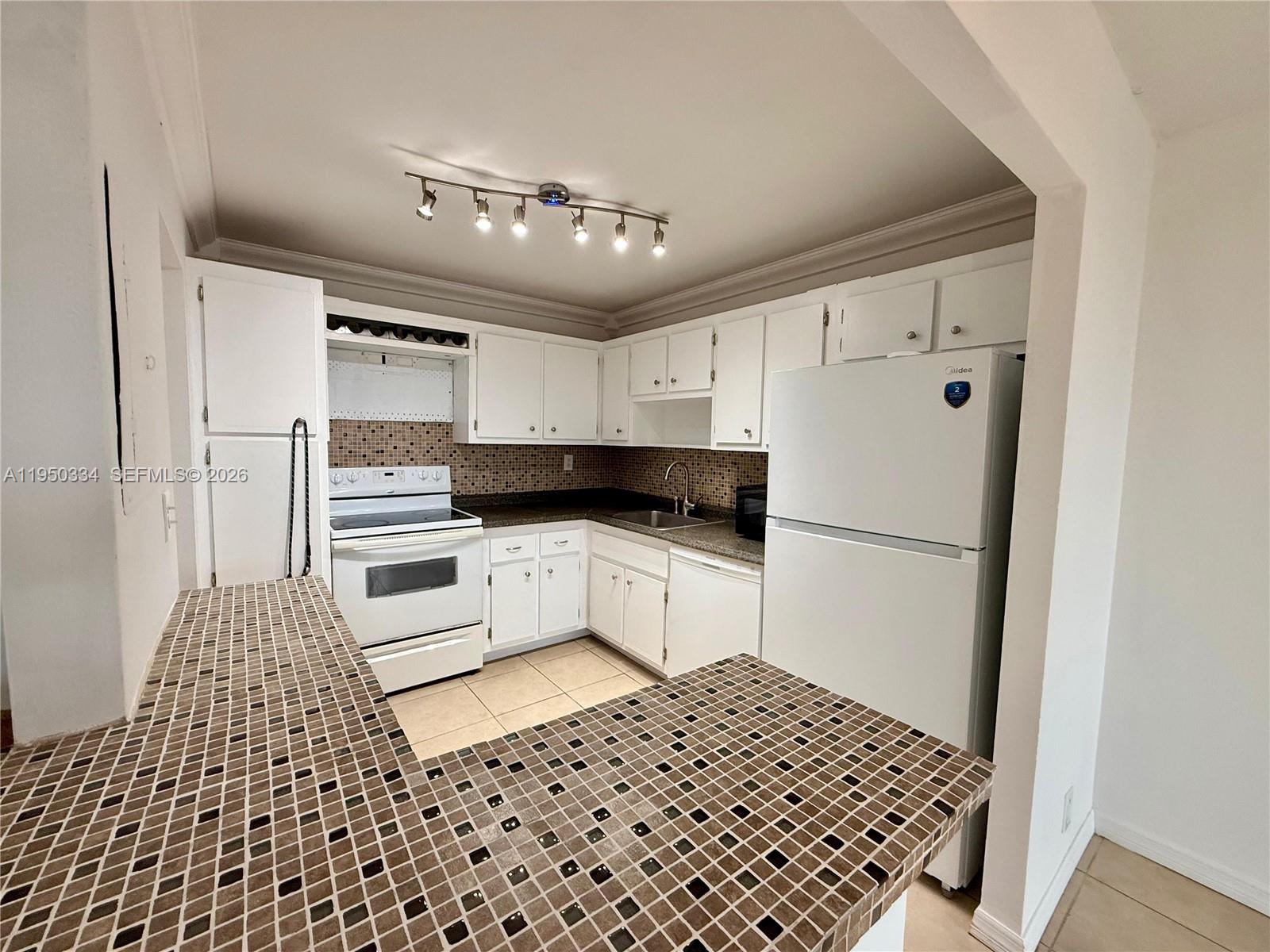 WATERGATE CONDOMINIUM NO - Residential