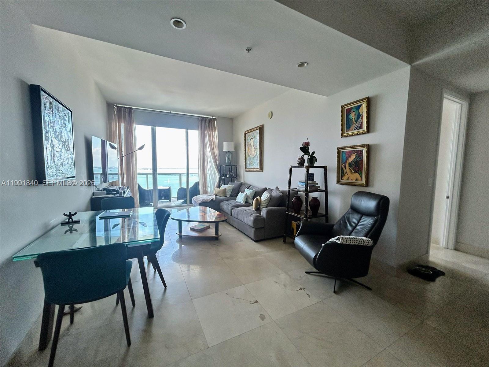 218 SE 14th St TS303