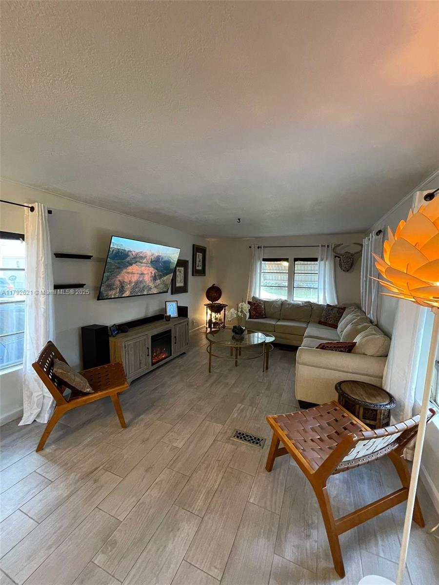 JAMAICA BAY MOBILE HOME C - Residential