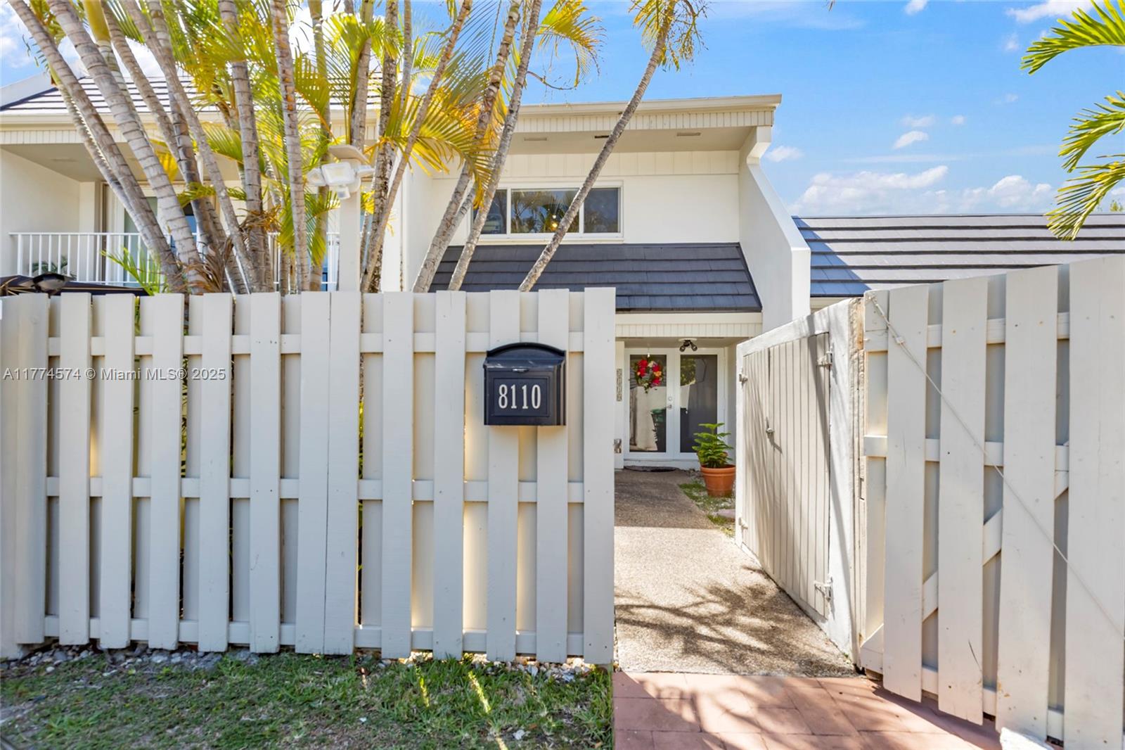 Welcome to this beautifully remodeled 2-story townhome in the highly desirable Kings Creek community! This stunning residence features impact windows, elegant tile flooring on the first floor, while the second floor has stylish laminate flooring for a modern touch. Remodeled bathrooms, along with an open and inviting layout.
Step outside to a private backyard with no rear neighbors, perfect for relaxing or entertaining. This Townhome features a spacious courtyard, adding to its charm and functionality. Conveniently located near Dadeland Mall, major highways, restaurants, and top-rated schools. Amenities include 2 pools, tennis/pickleball, basketball, racquetball courts, children's play area, clubhouse, 24/7 roving security.
Don't miss this opportunity—schedule your showing today!