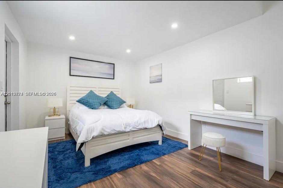 HOLLYWOOD PARK - Residential Lease