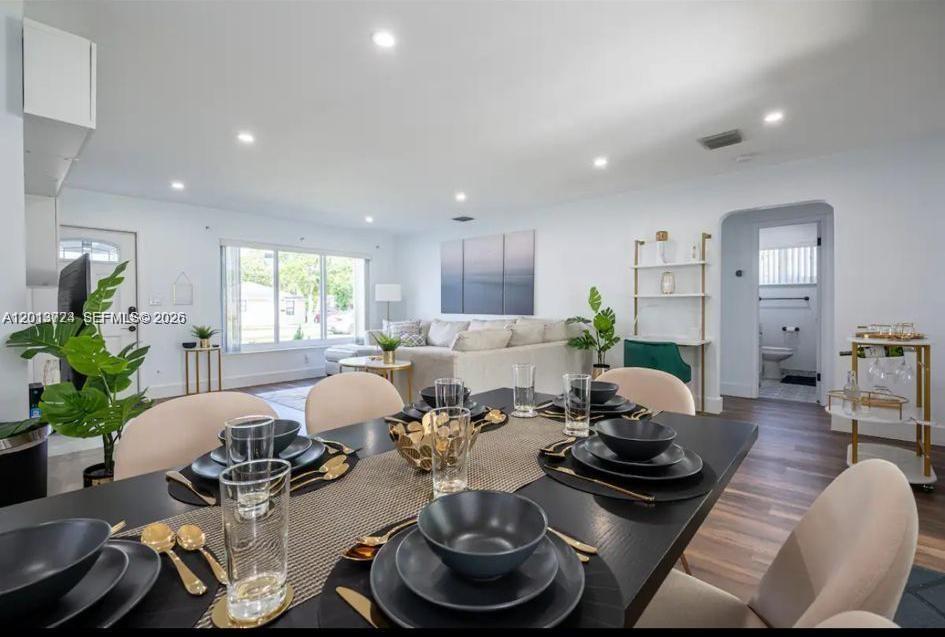 HOLLYWOOD PARK - Residential Lease