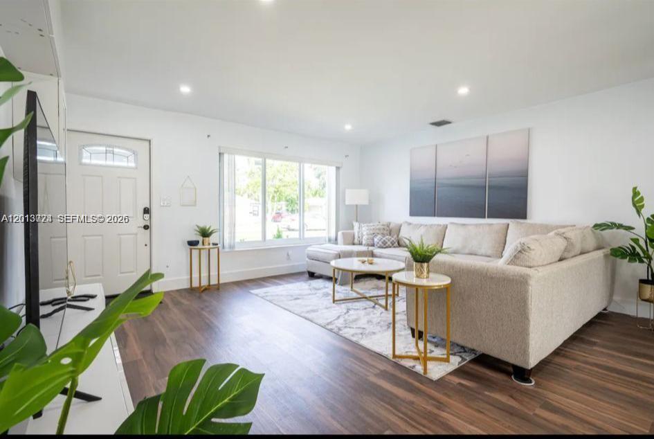 HOLLYWOOD PARK - Residential Lease