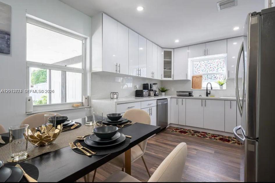 HOLLYWOOD PARK - Residential Lease