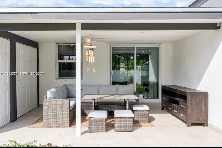 HOLLYWOOD PARK - Residential Lease