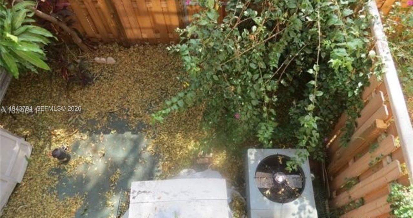 BANYAN TREE ELEVEN CONDO - Residential