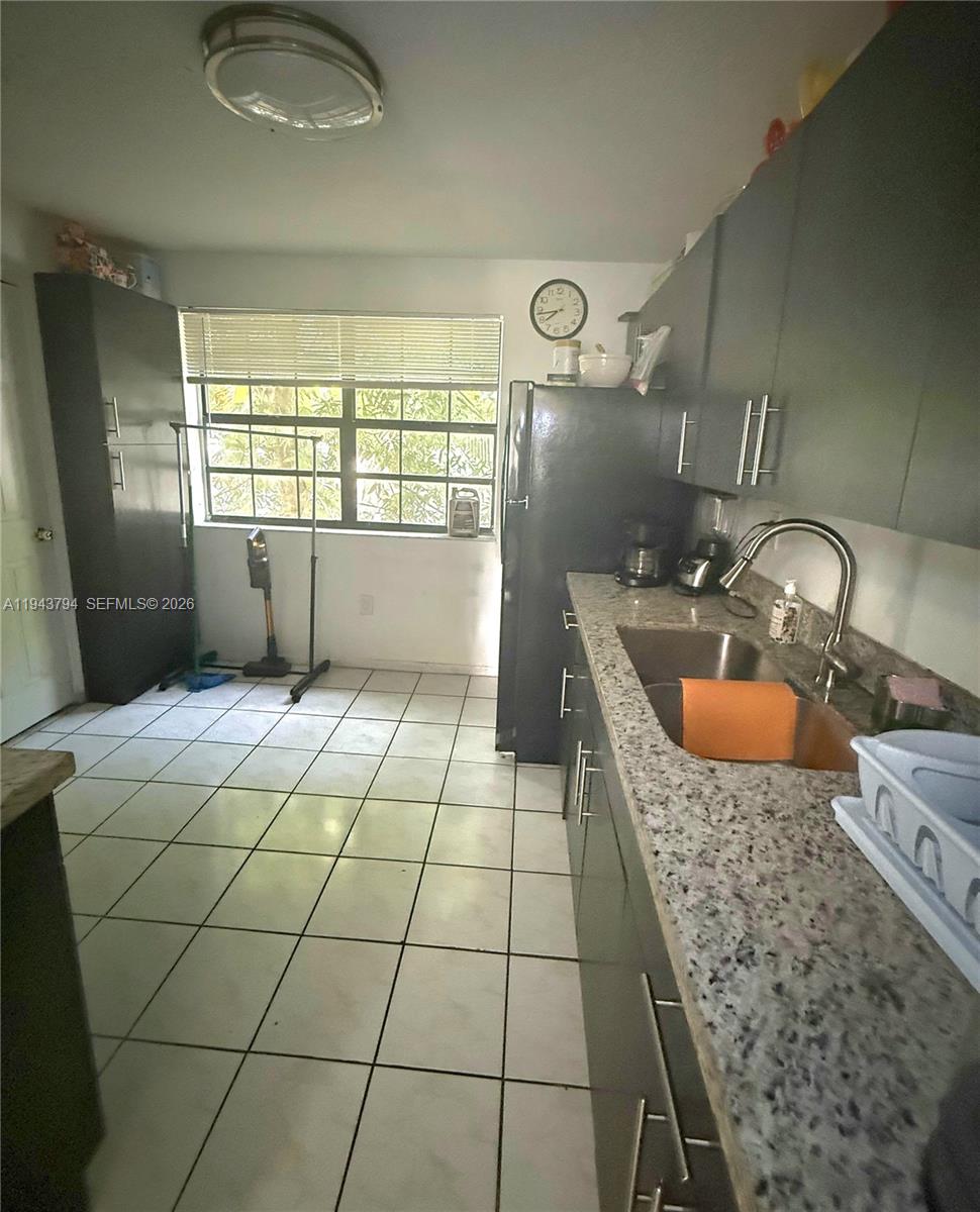 BANYAN TREE ELEVEN CONDO - Residential