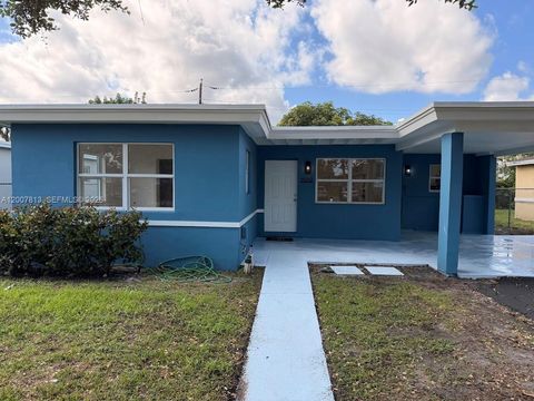 Tiny photo for 809 NW 12th Ave, Fort Lauderdale, FL 33311 (MLS # A12007813)
