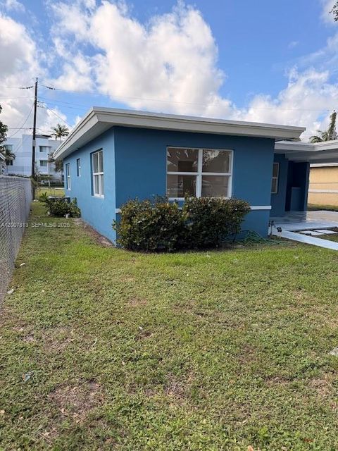 Tiny photo for 809 NW 12th Ave, Fort Lauderdale, FL 33311 (MLS # A12007813)