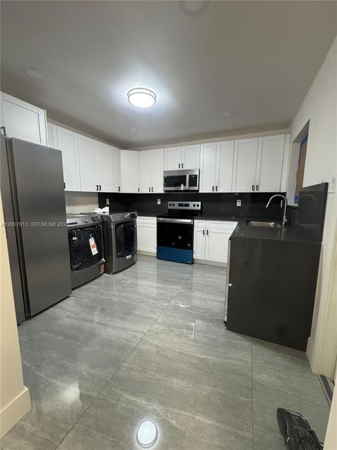Tiny photo for 809 NW 12th Ave, Fort Lauderdale, FL 33311 (MLS # A12007813)