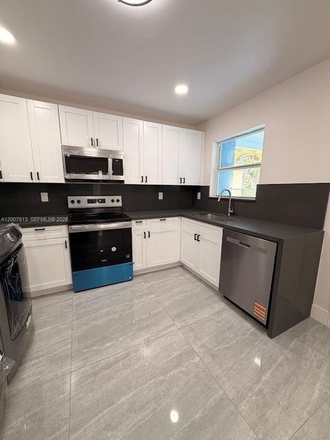 Tiny photo for 809 NW 12th Ave, Fort Lauderdale, FL 33311 (MLS # A12007813)