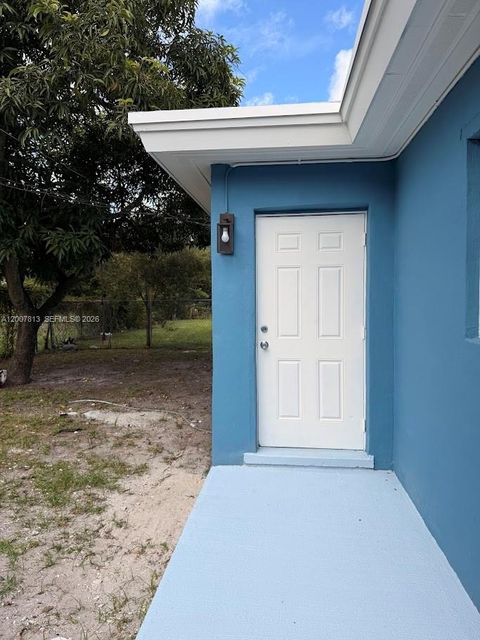 Tiny photo for 809 NW 12th Ave, Fort Lauderdale, FL 33311 (MLS # A12007813)