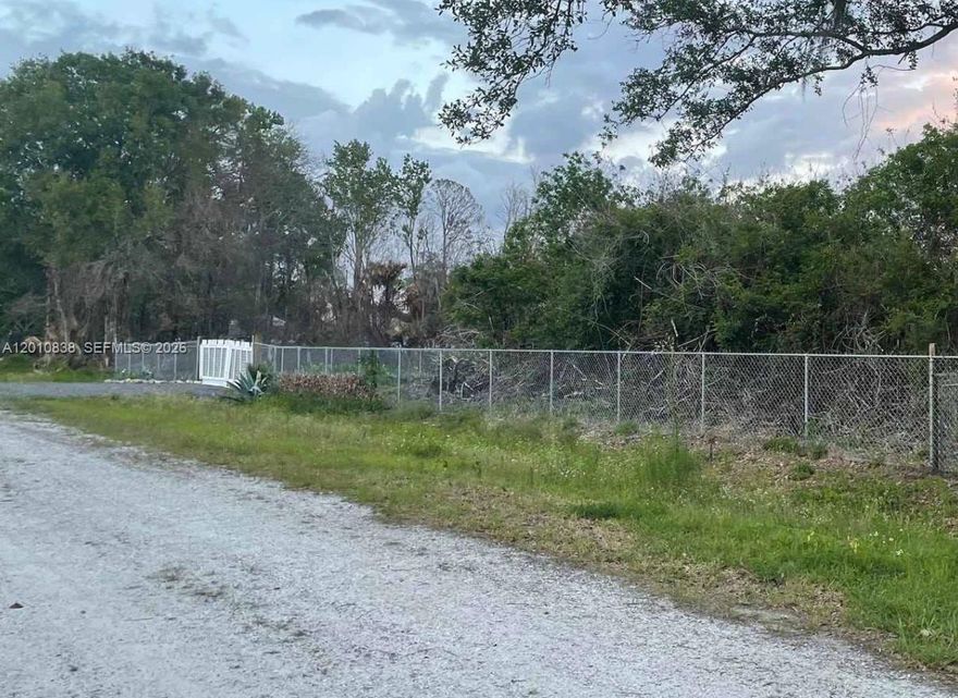 Sale: 1.25 Acre vacant land $97,000.
Large lot 54,450' Sq ft
Montura Ranches - 
845 N Verda St
Clewiston, Florida 33440
NO HOA. Low yearly taxes: $981.-
Fenced & partially cleared Lot of vacant land with new driveway  culvert extra wide as approved by Hendry County inspectors - permitted.
BUILD HERE, FARM here, ENJOY YOUR OUTDOOR FAMILY LIFE HERE!