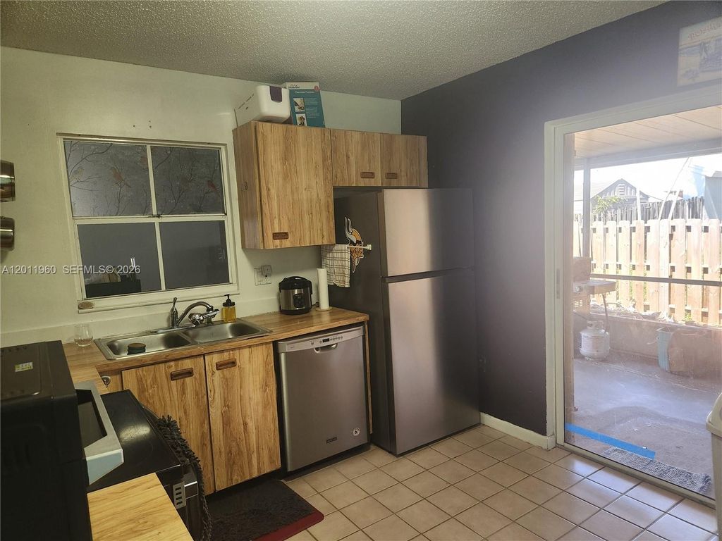 Photo of 4250 SW 72nd Ter, Davie, FL 33314 (MLS # A12011960)