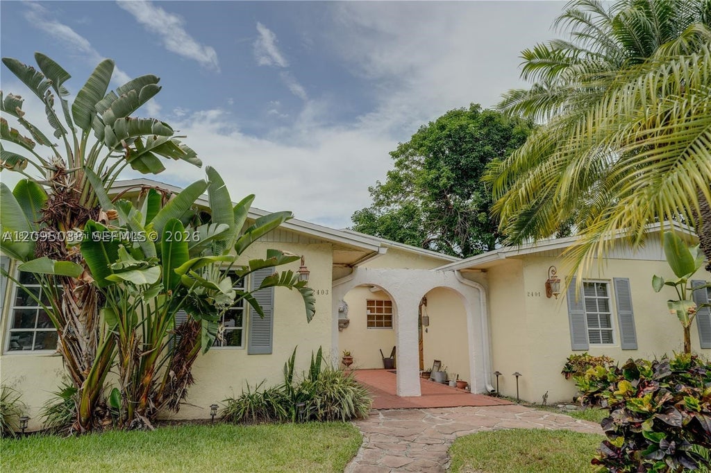 Photo of 2403 SW 58th Mnr #1, Fort Lauderdale, FL 33312 (MLS # A12095038)