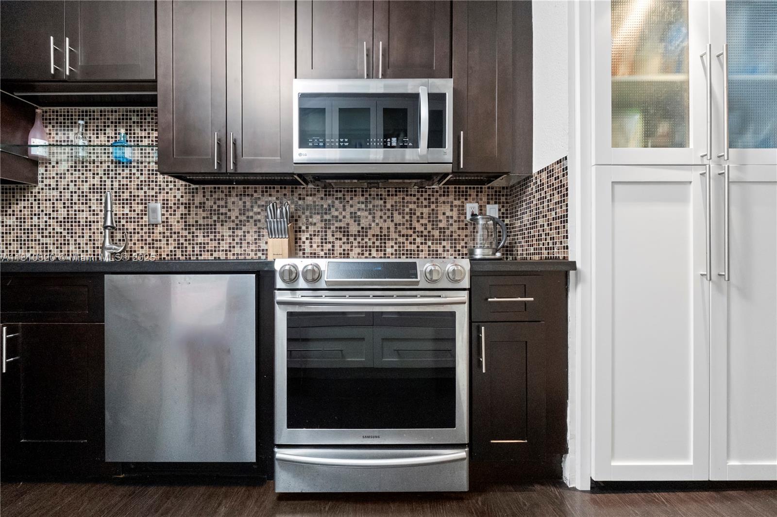 OLYMPUS CONDO PHASE - Residential