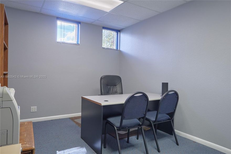 Presenting a sublease office space that is ready for immediate move-in. Spanning approximately 700 sq ft, this space includes: 3 separate offices, common areas such as a restroom, break room, meeting room, reception area and ample parking space for your clients. Available at $1400 per month, this space requires a two-month deposit to move in. The monthly rent covers electricity, air conditioning, water, common areas, and internet access. Prime location situated in an area with significant traffic and commercial visibility, ideal for service-oriented businesses.