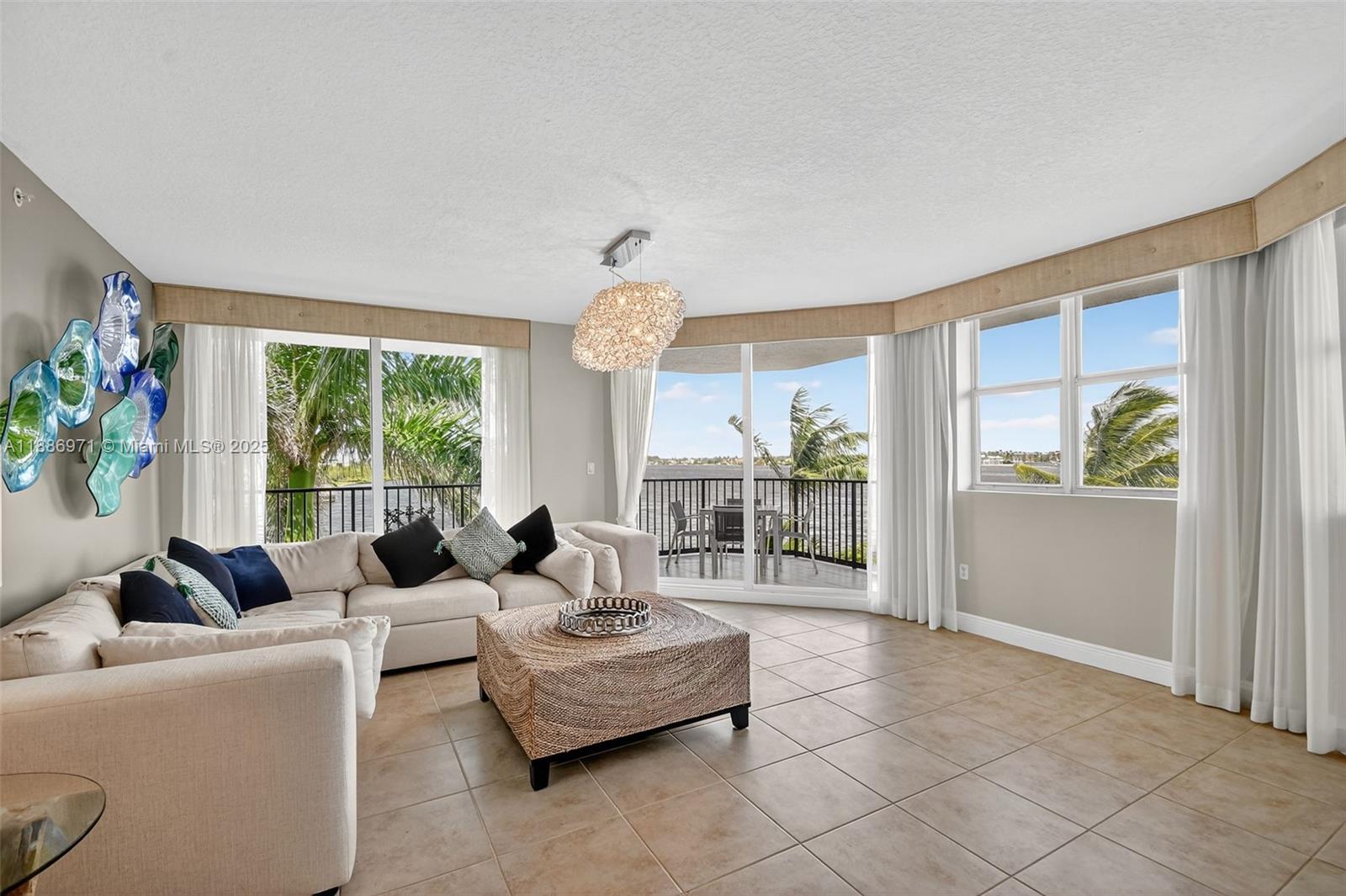 PENINSULA ON THE INTRACOA - Residential