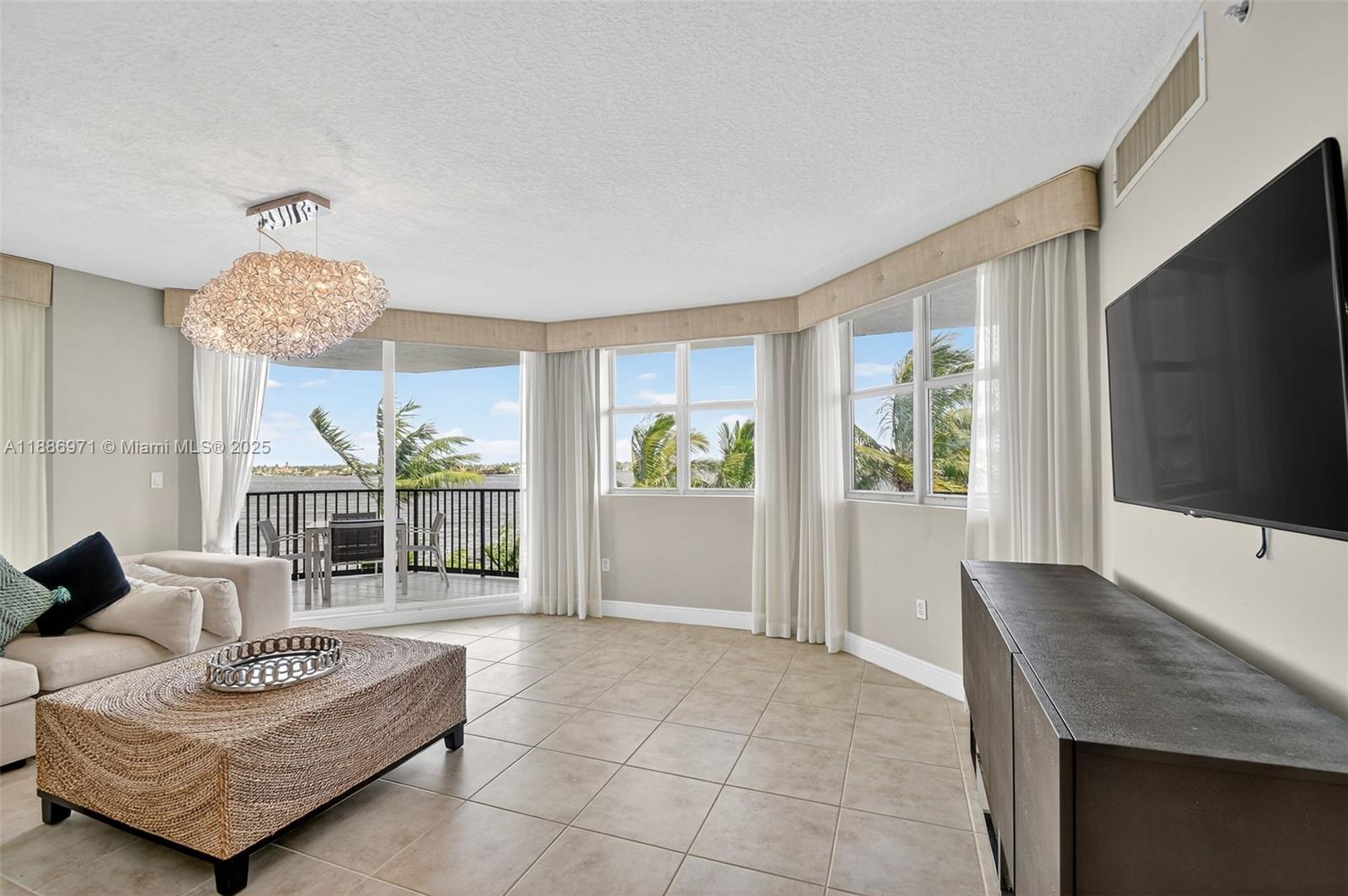 PENINSULA ON THE INTRACOA - Residential