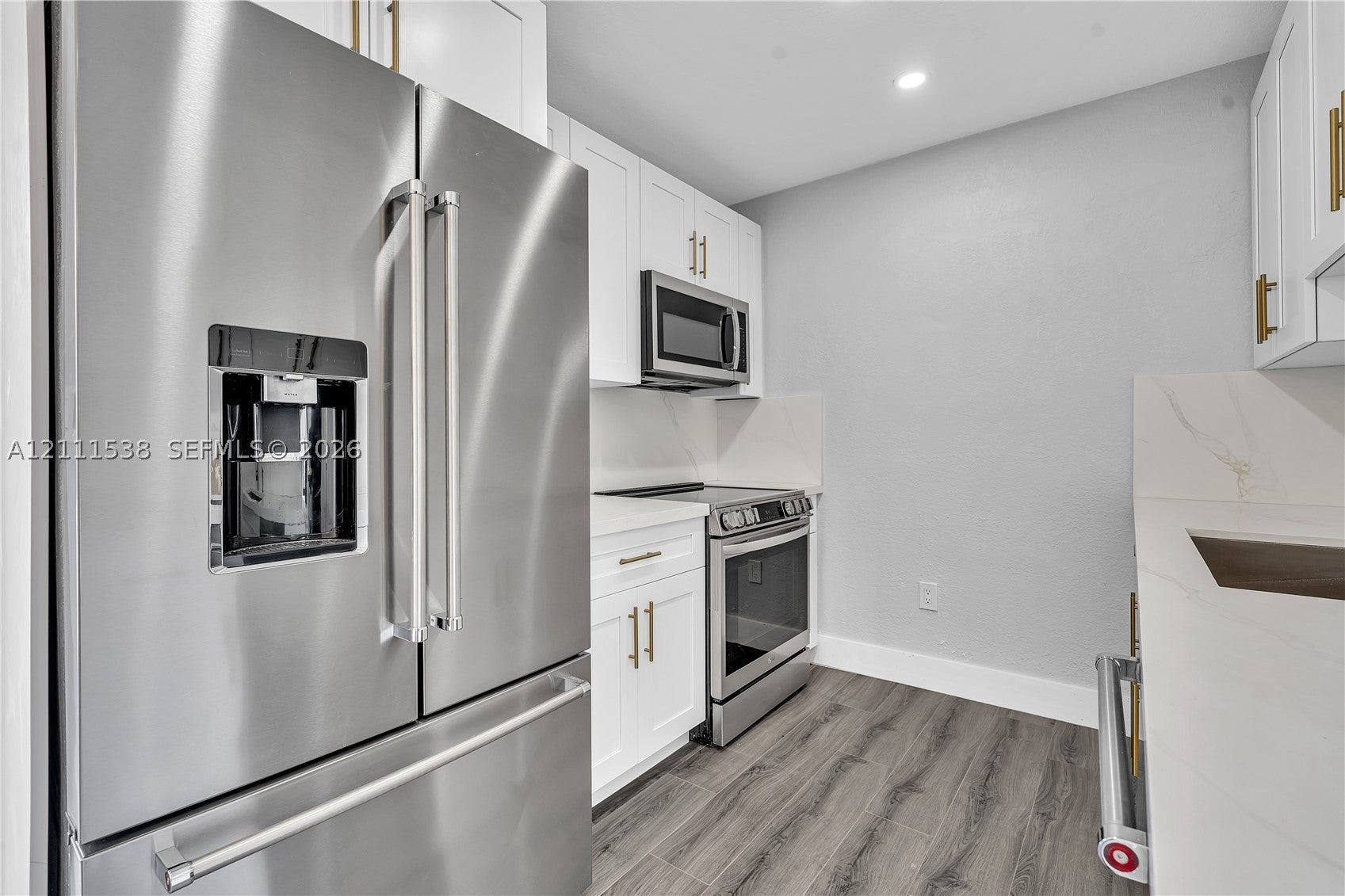 255 NE 41st St