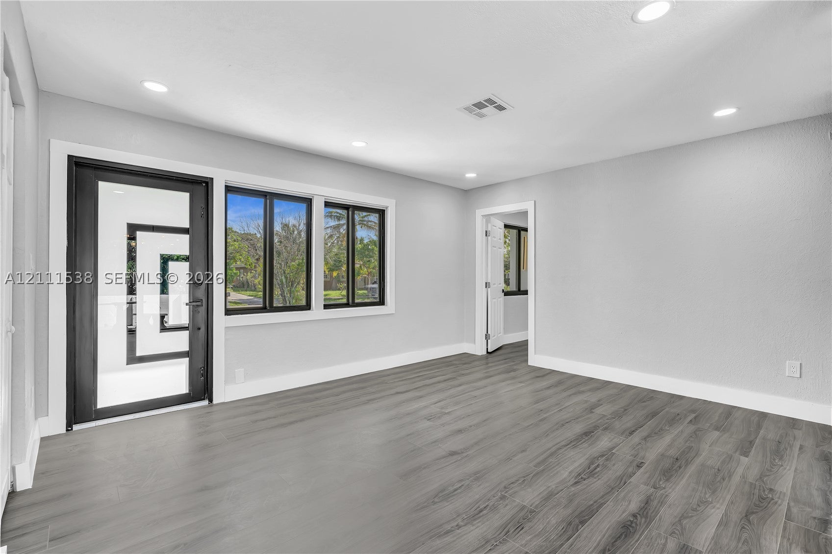 255 NE 41st St