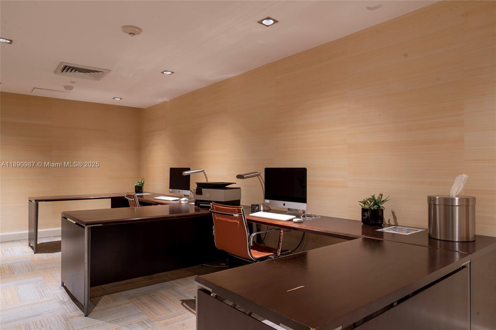 THE PLAZA 851 BRICKELL CO - Residential Lease