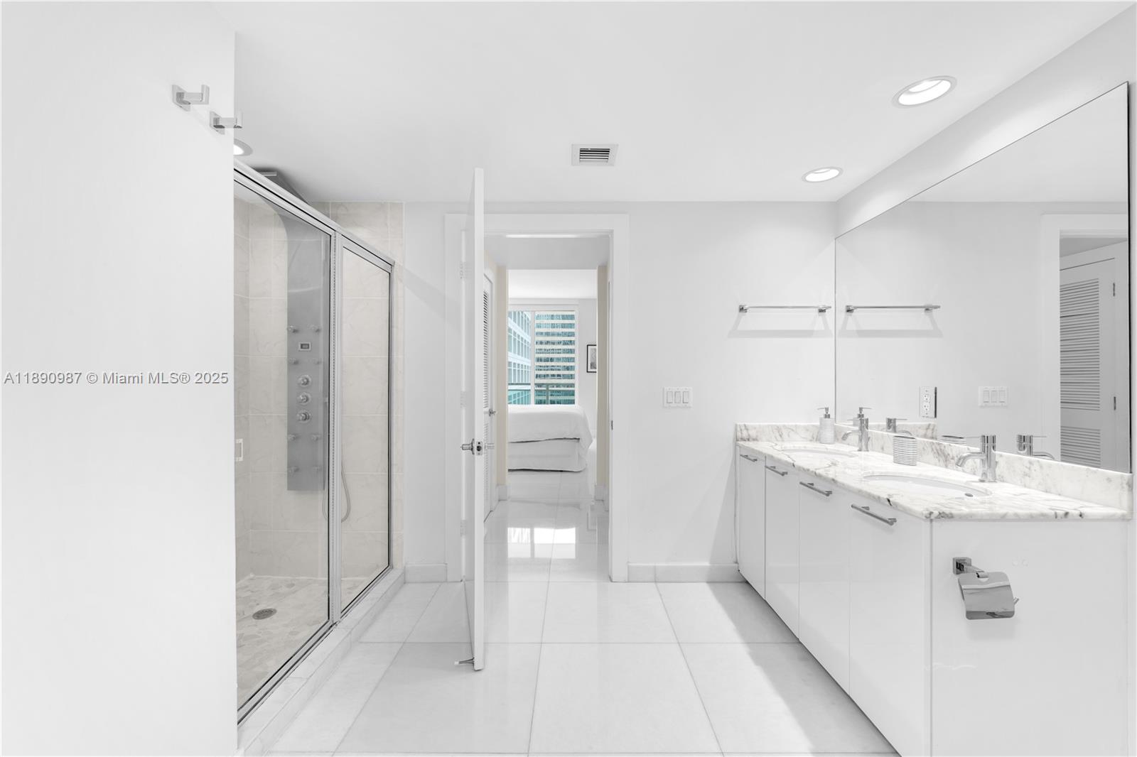 THE PLAZA 851 BRICKELL CO - Residential Lease