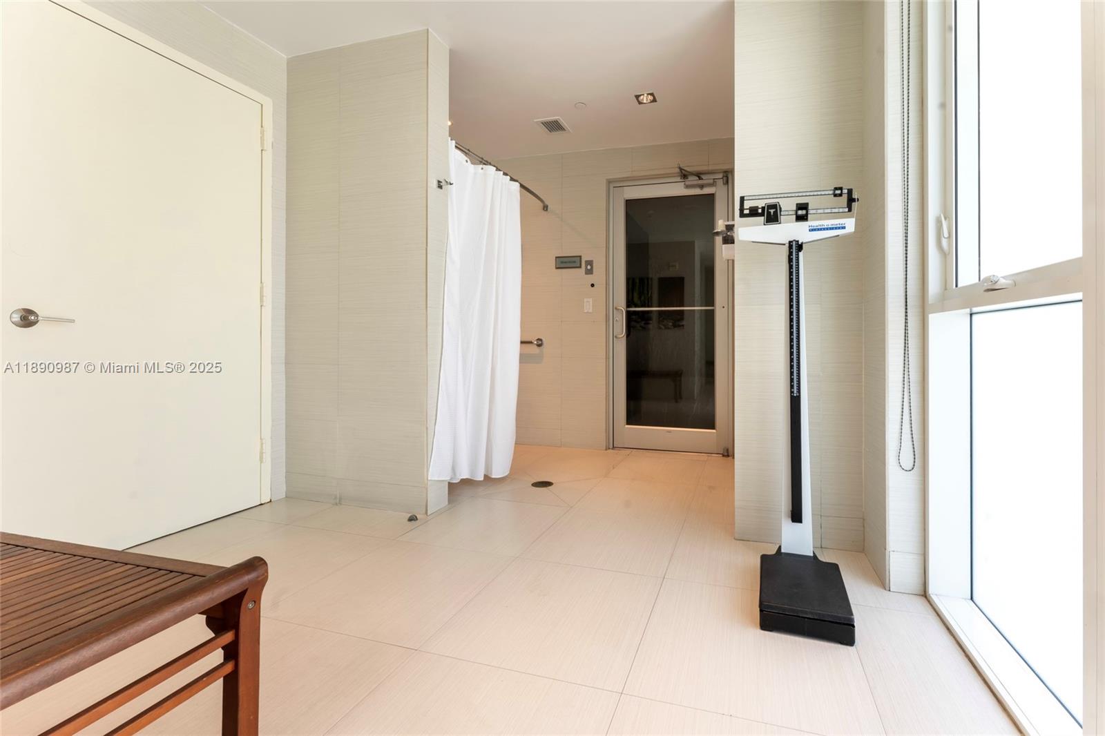 THE PLAZA 851 BRICKELL CO - Residential Lease