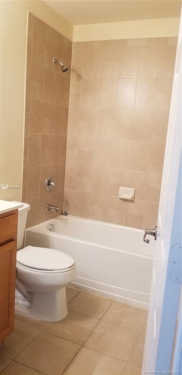 THE COURTS AT BAYSHORE II - Residential Lease