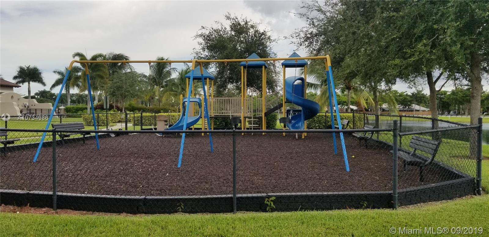 THE COURTS AT BAYSHORE II - Residential Lease