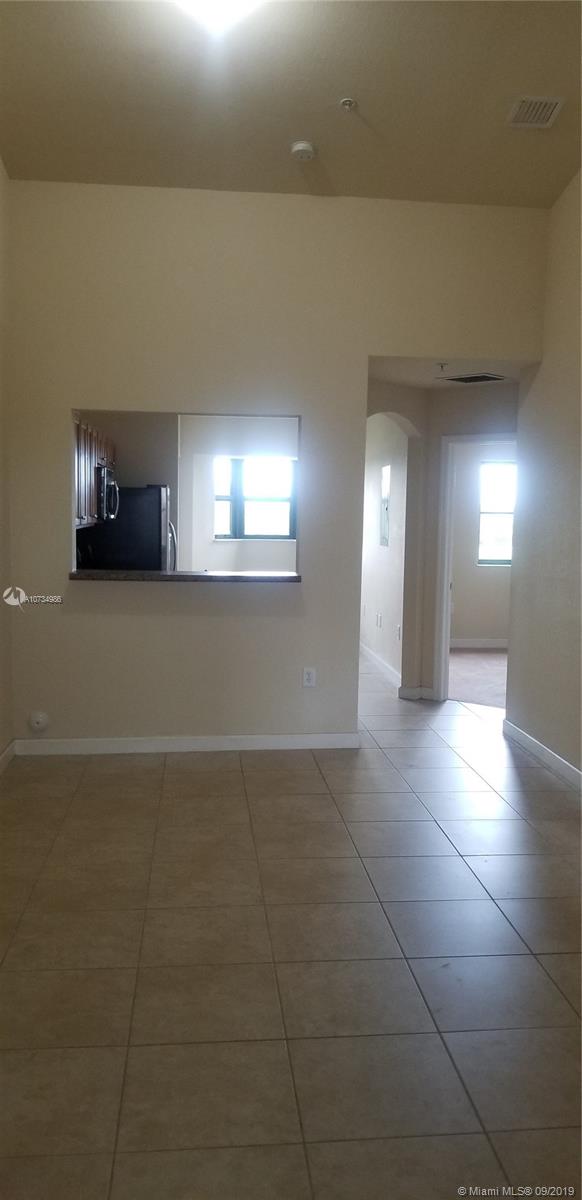 THE COURTS AT BAYSHORE II - Residential Lease