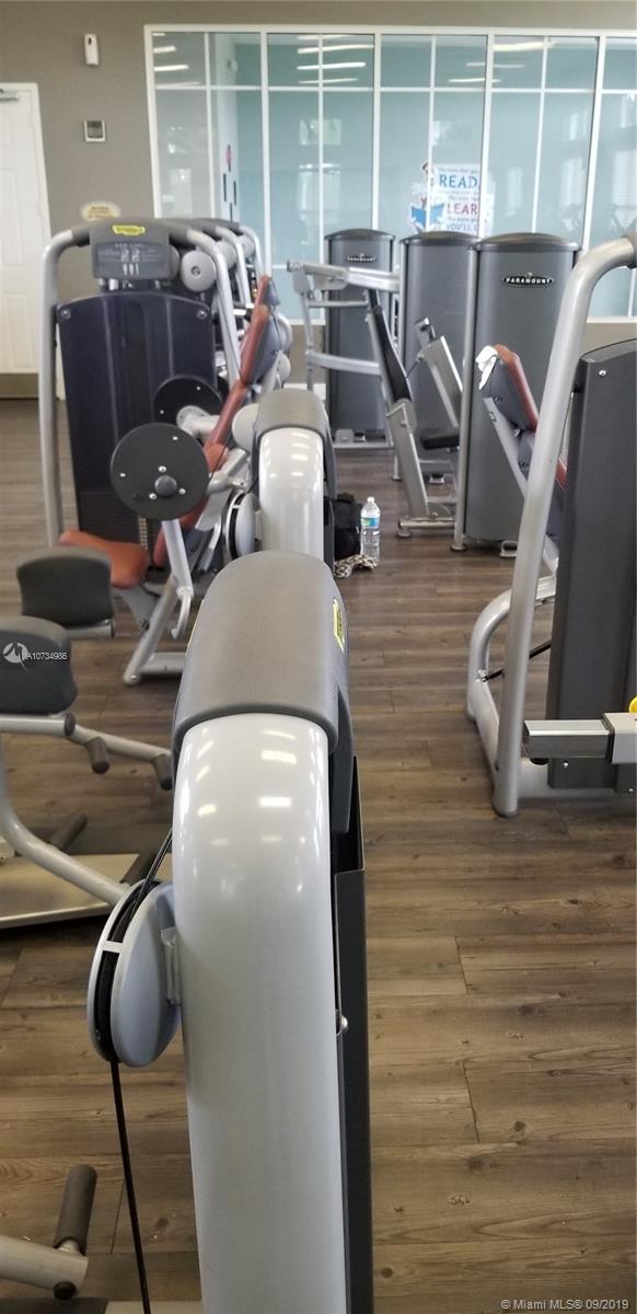 THE COURTS AT BAYSHORE II - Residential Lease