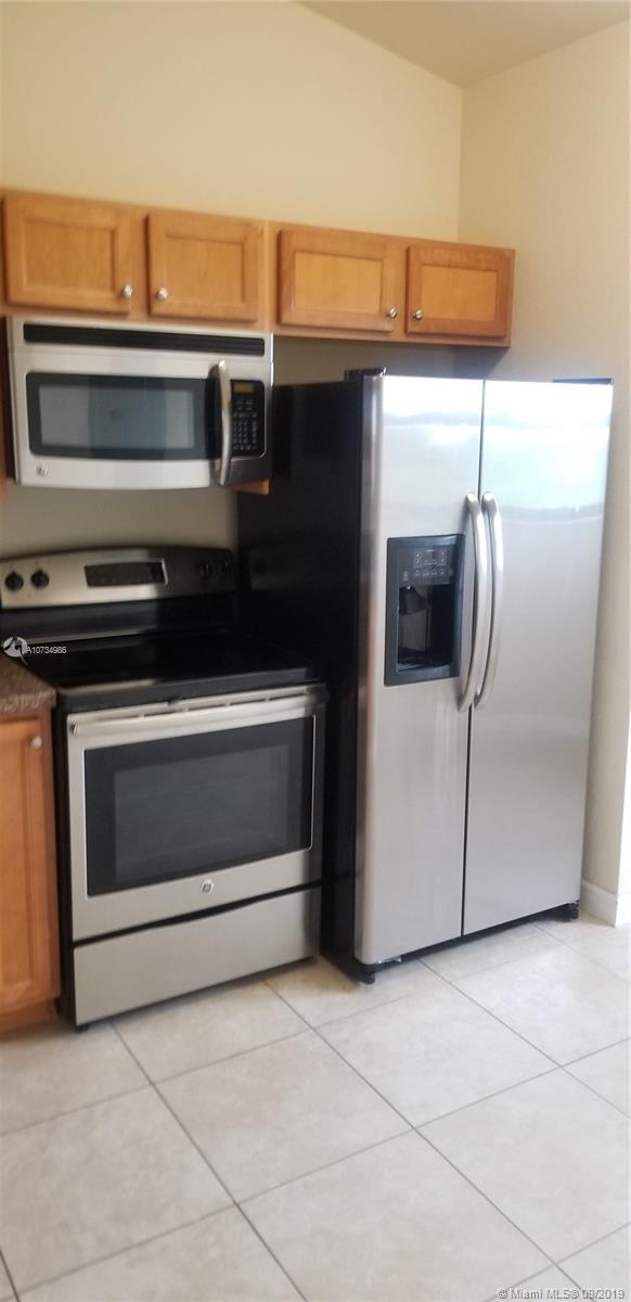 THE COURTS AT BAYSHORE II - Residential Lease