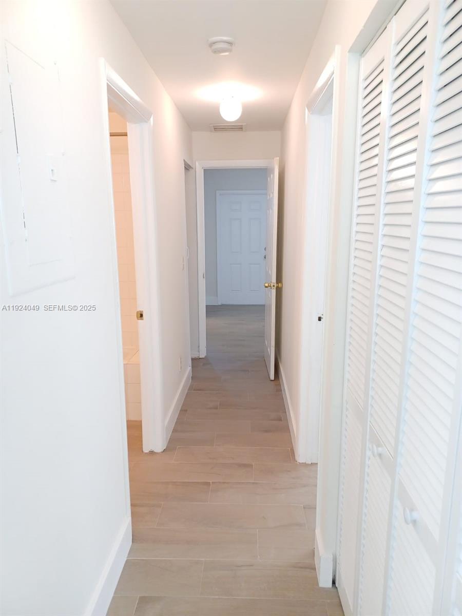 HOLLYWOOD PARK - Residential Lease