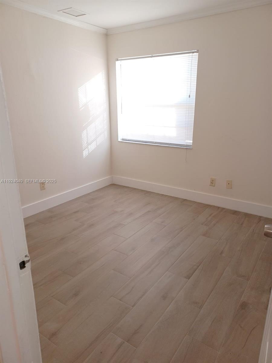 HOLLYWOOD PARK - Residential Lease