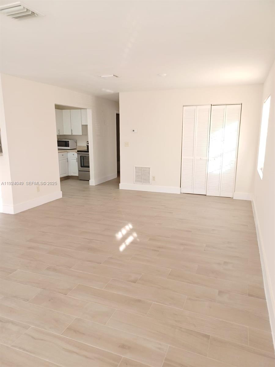 HOLLYWOOD PARK - Residential Lease