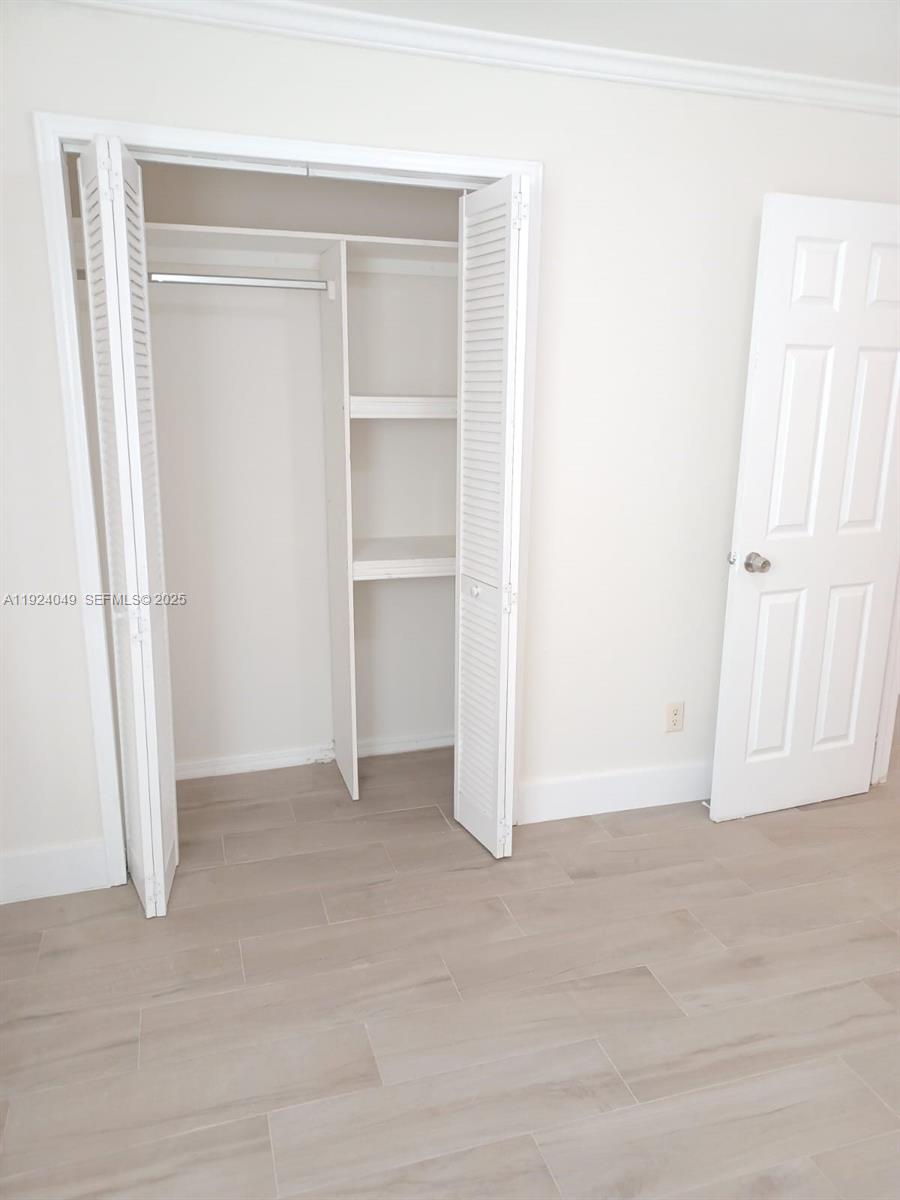 HOLLYWOOD PARK - Residential Lease