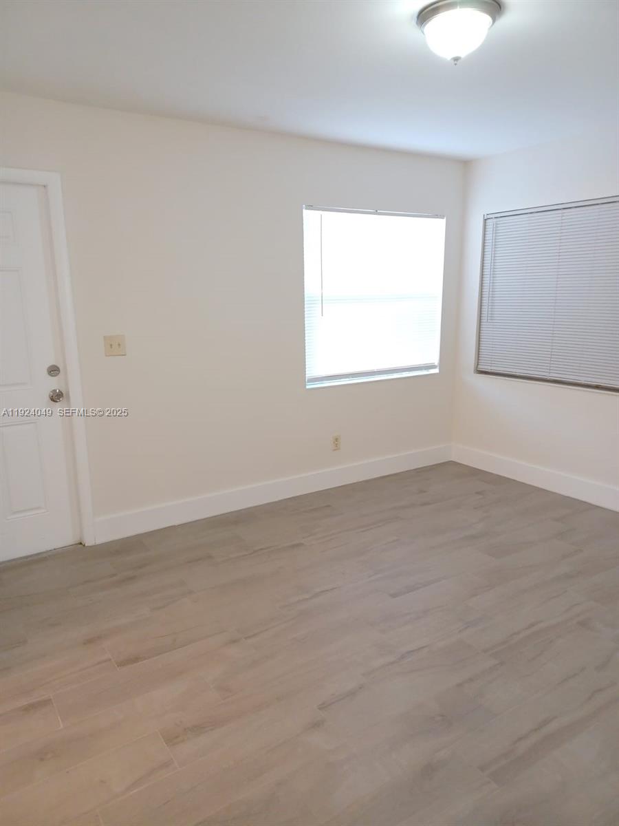 HOLLYWOOD PARK - Residential Lease