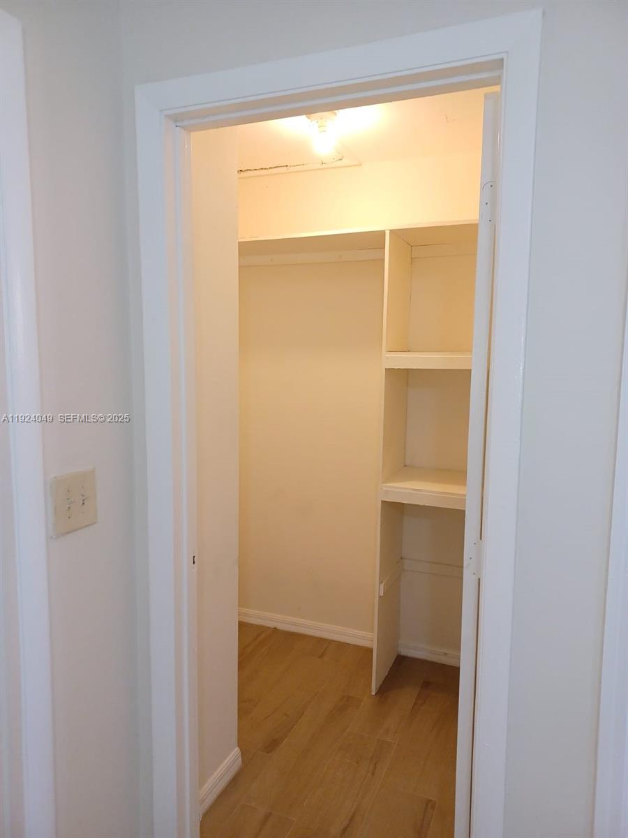 HOLLYWOOD PARK - Residential Lease